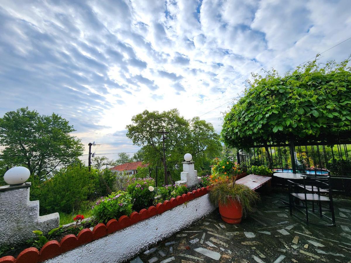 Yalla Chorefto - Hotel & Fun Bagian luar foto